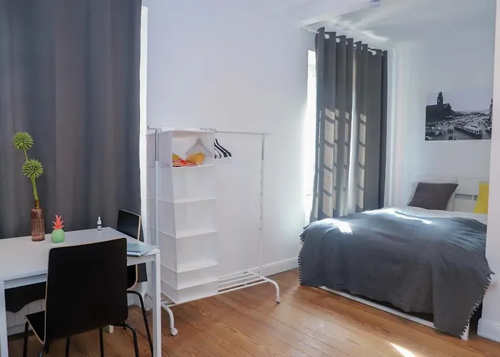 The Red House אורחן *